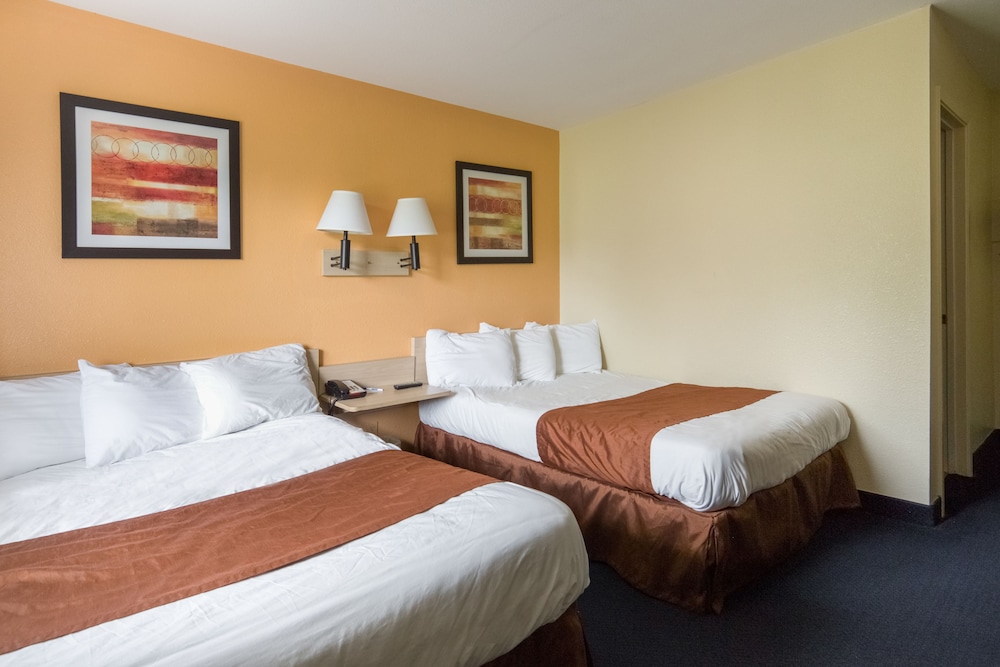 Days Inn by Wyndham New Philadelphia 11/36