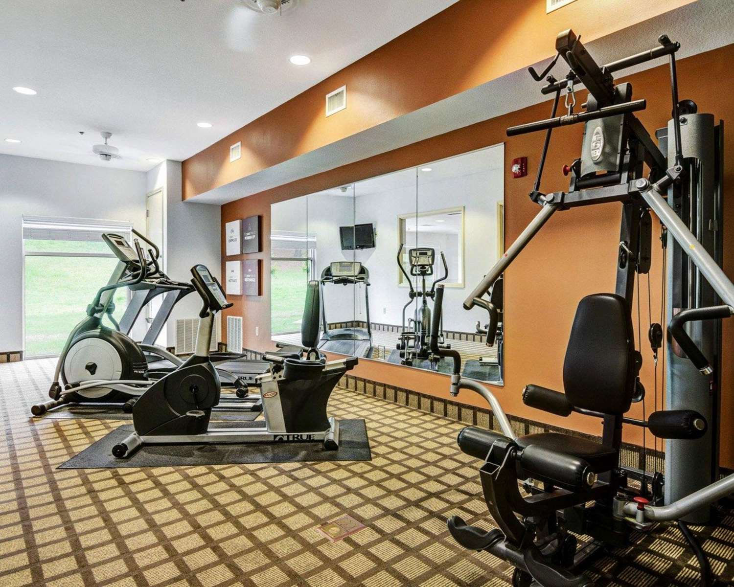 Comfort Suites Hot Springs 24/49