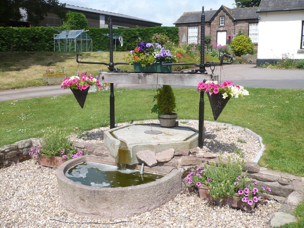 Benhall Farm Holidays 18/24