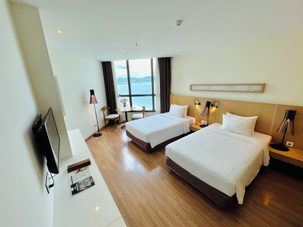 1 BEDROOM, DELUXE, STUDIO, PARTIAL OCEAN VIEW