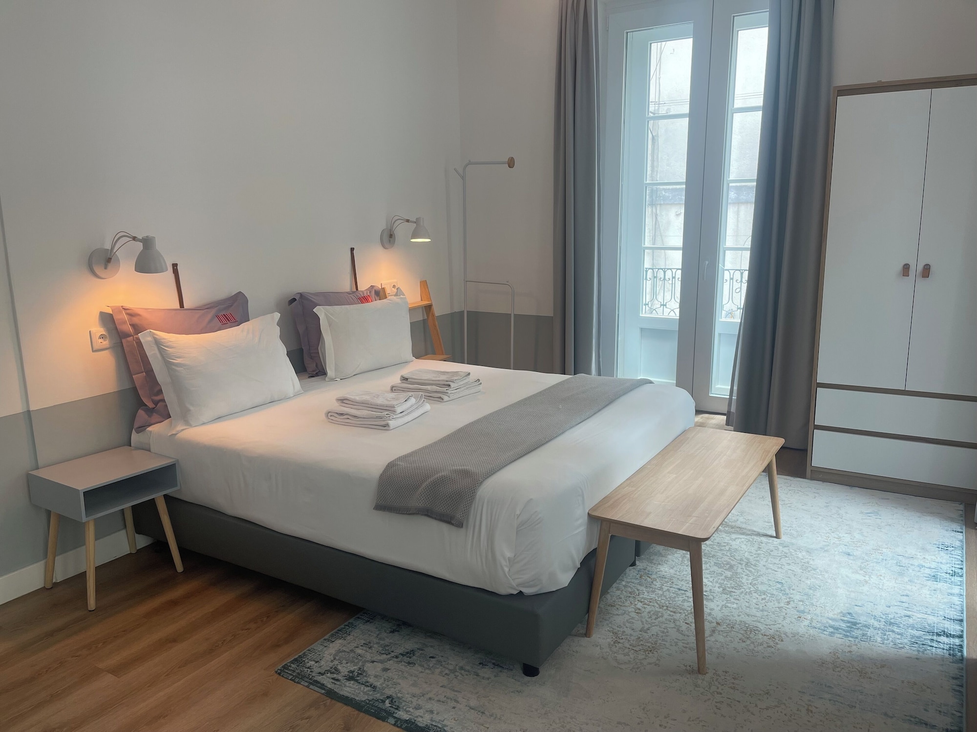 2 BEDROOMS, DELUXE, APARTMENT, NO ELEVATOR, KITCHENETTE