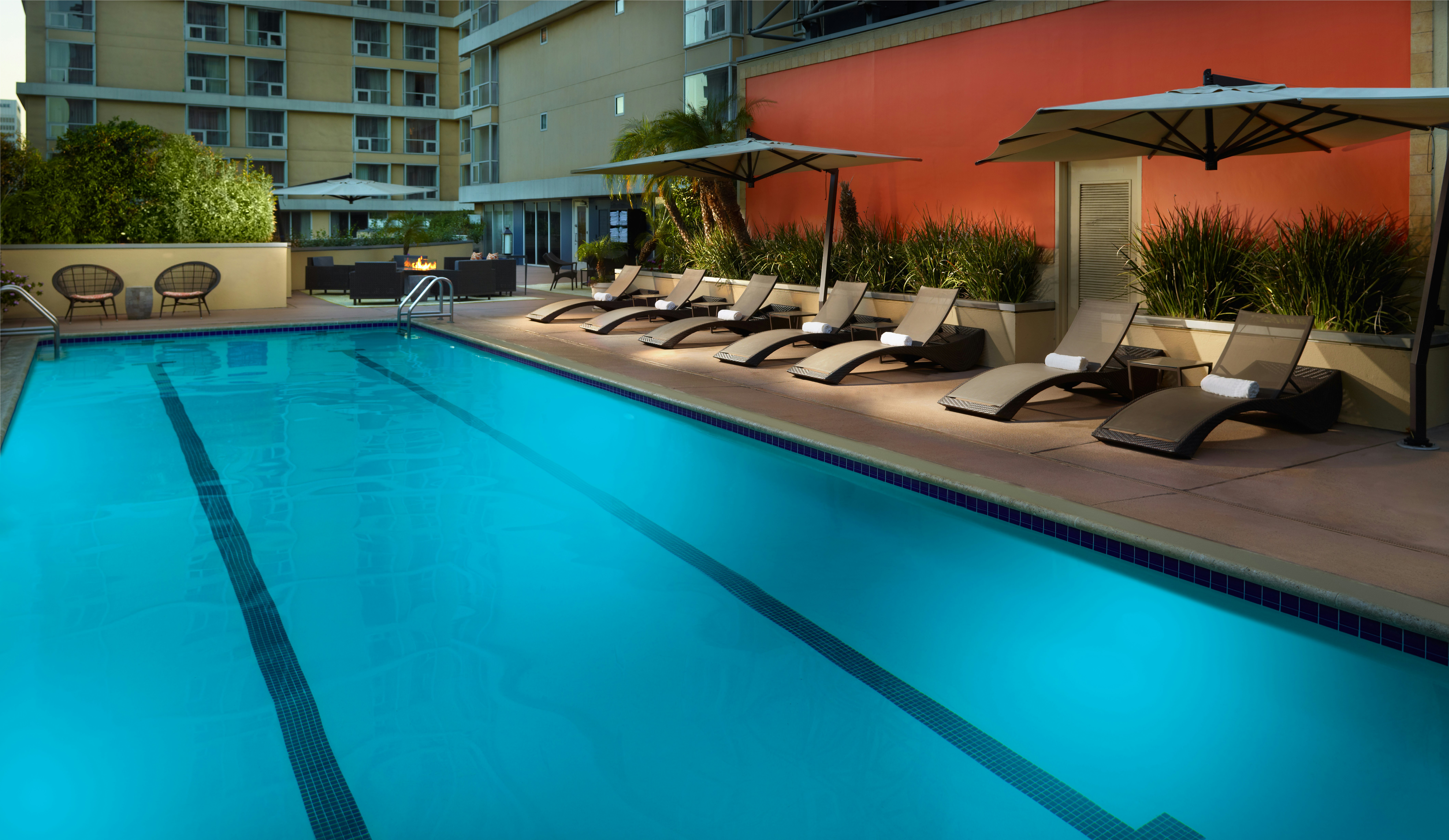 Omni Los Angeles Hotel At California Plaza 77/81