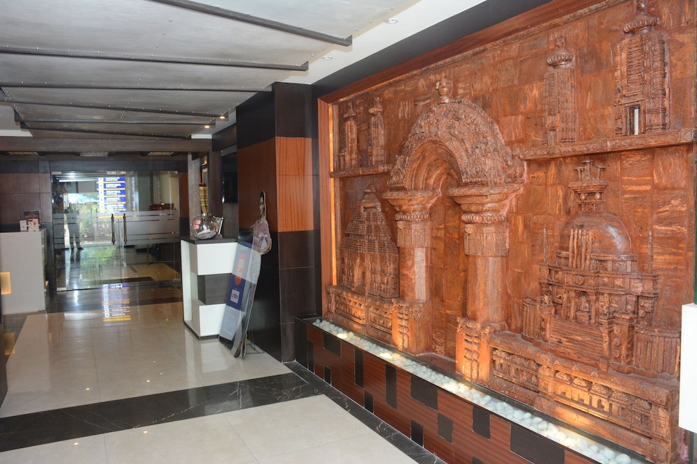 Hotel Pushpak 8/74