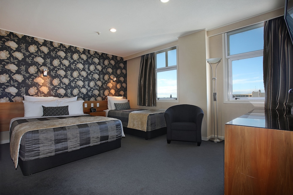 Kelvin Hotel 30/32