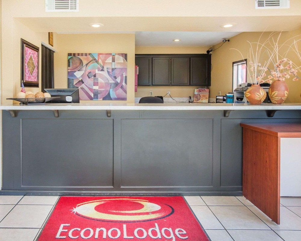 Econo Lodge Inn & Suites Lodi 13/28