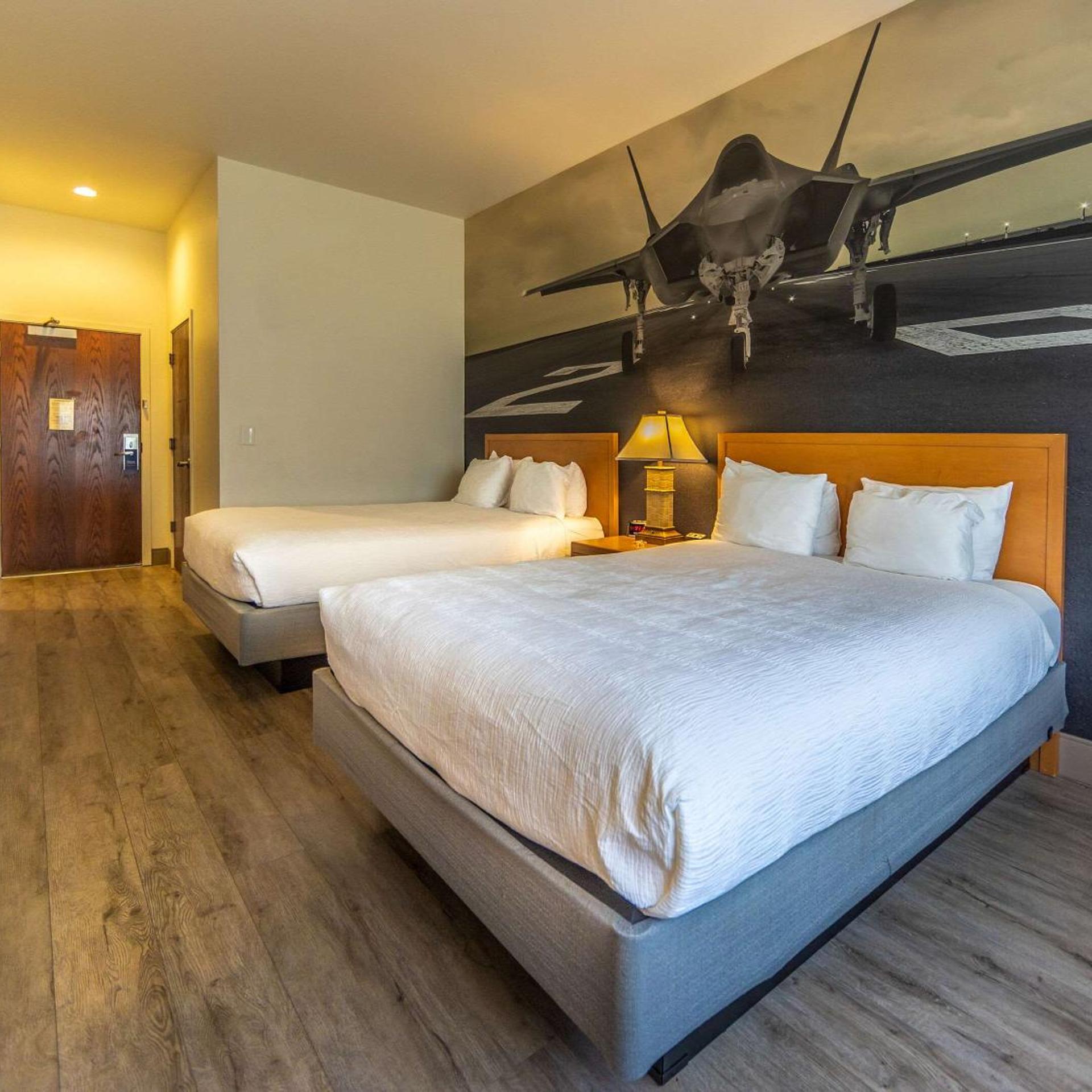 Room, Quadruple, King Bed, 2 Queen Beds