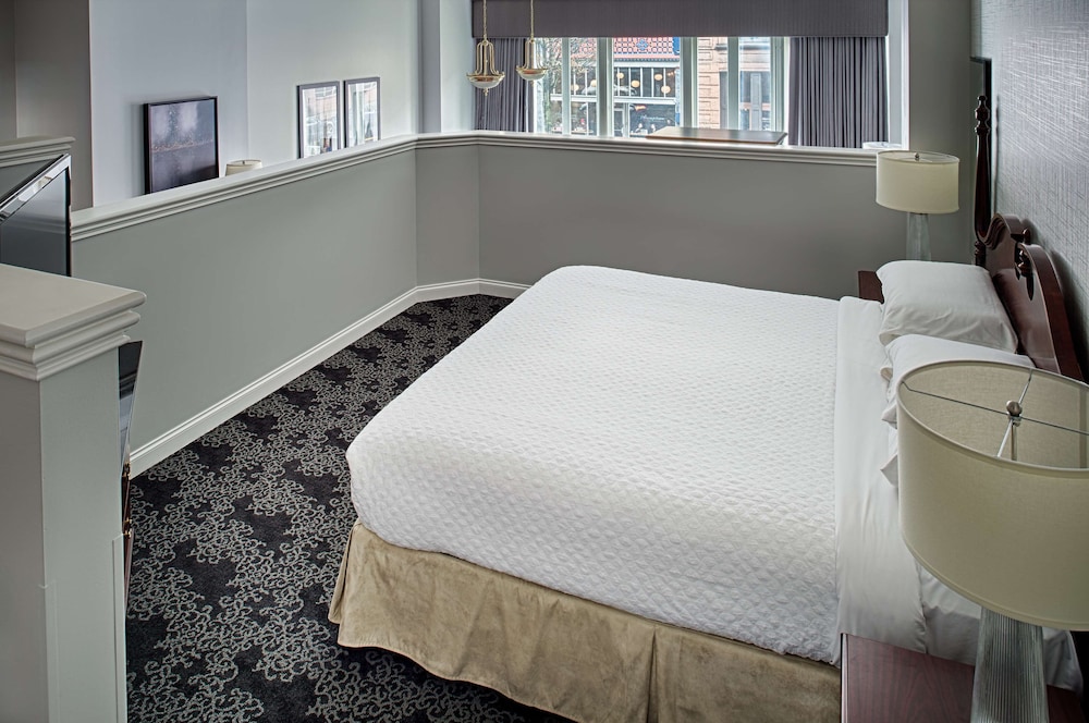 Conference, Suite, King Bed, Sofa