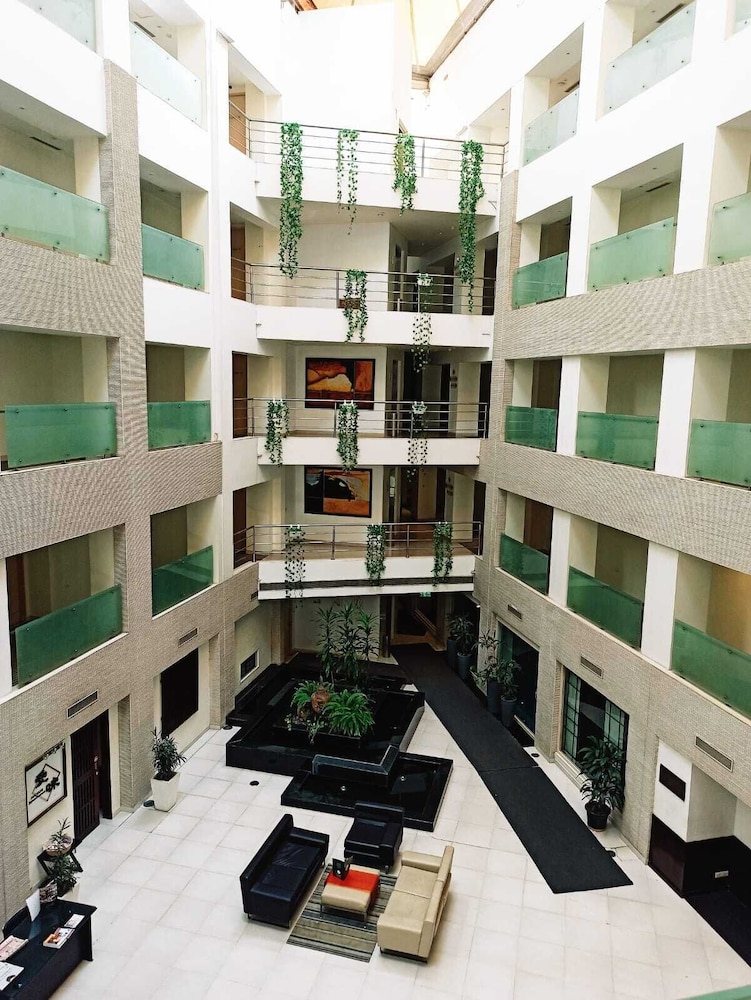 Avalon Courtyard Residence 3/31