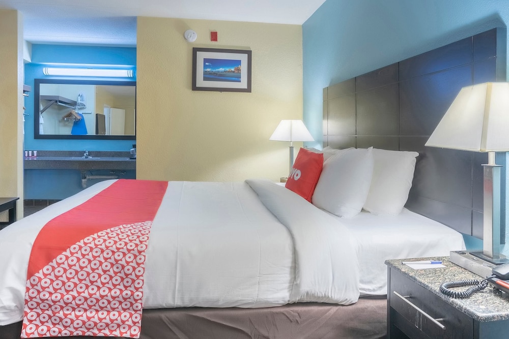 OYO Hotel Knoxville TN Cedar Bluff I-40 12/21