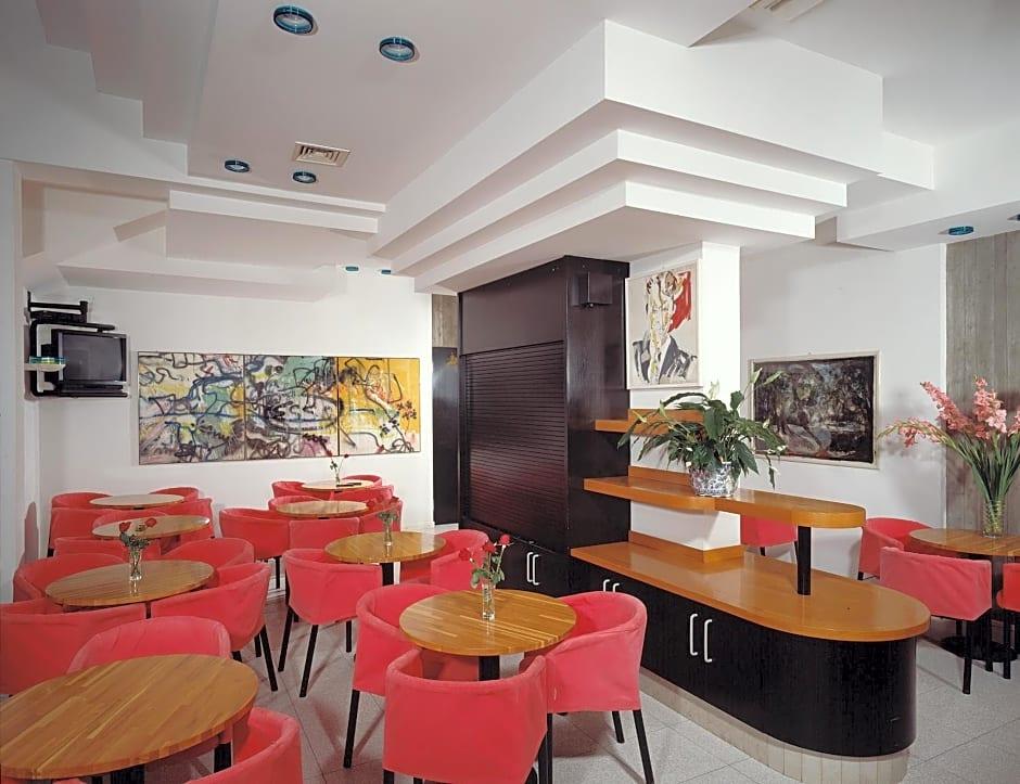 Wally Hotel 17/30