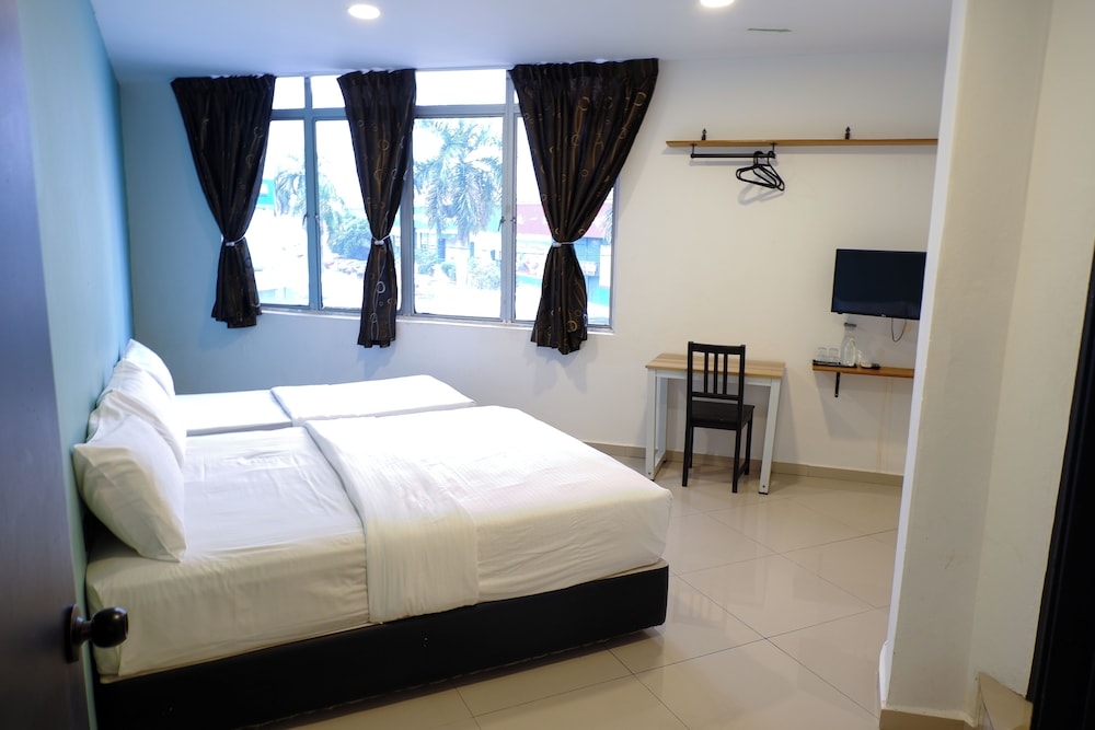 ROOM, TRIPLE