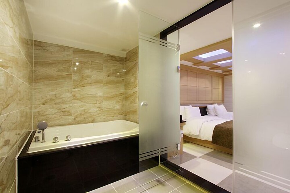 Orsay Hotel 36/38