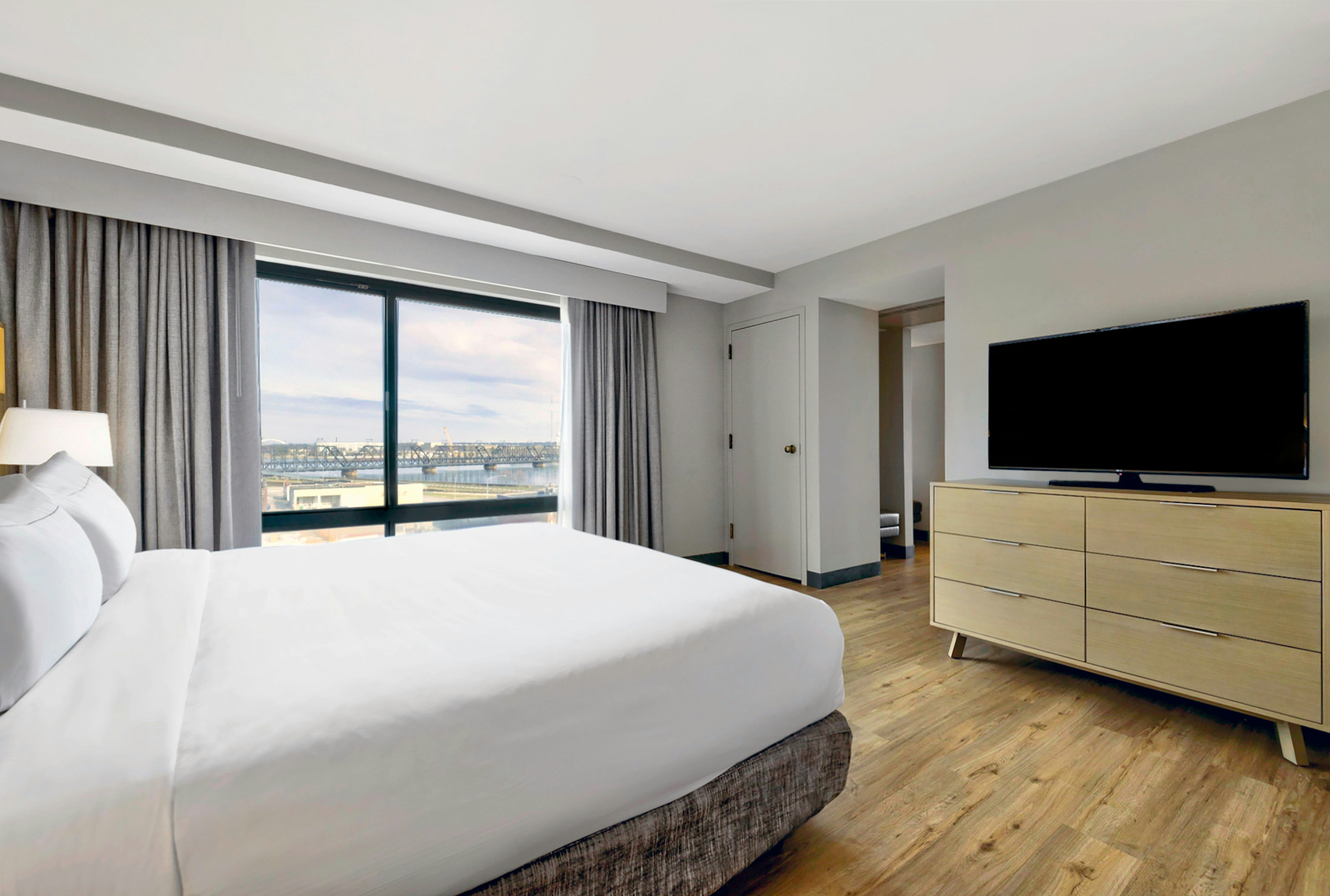 3 Rooms, Suite, King Bed, Partial View