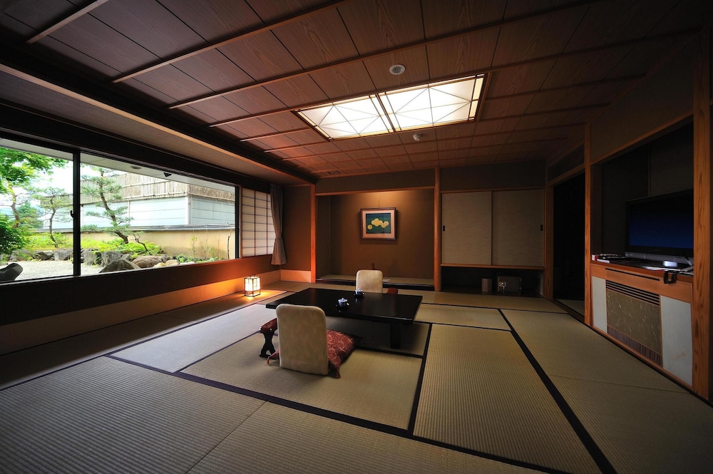 Tsukioka Hotel 34/61