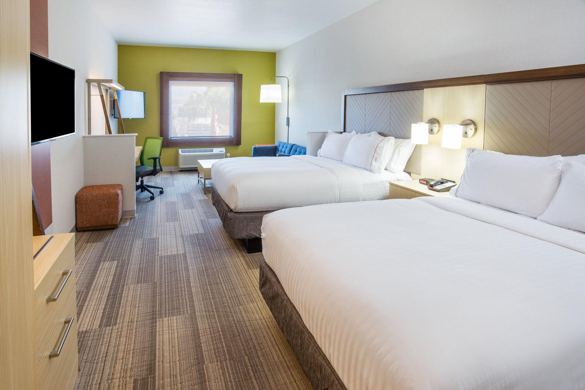 suite, multiple beds