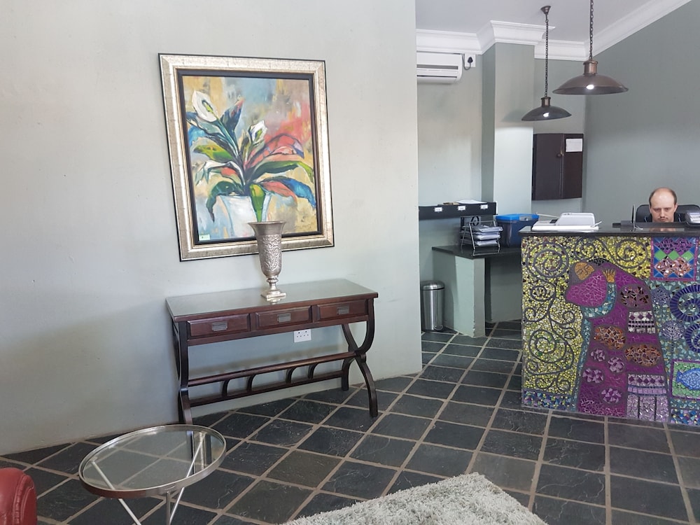 Izimbali Lodge 6/21