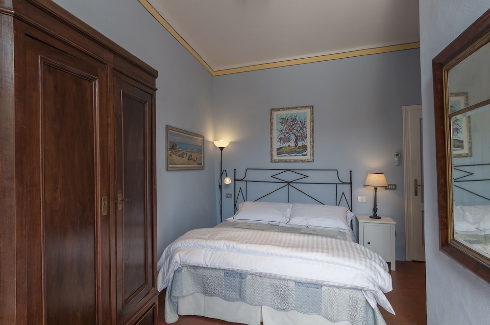 ROOM, DOUBLE BED