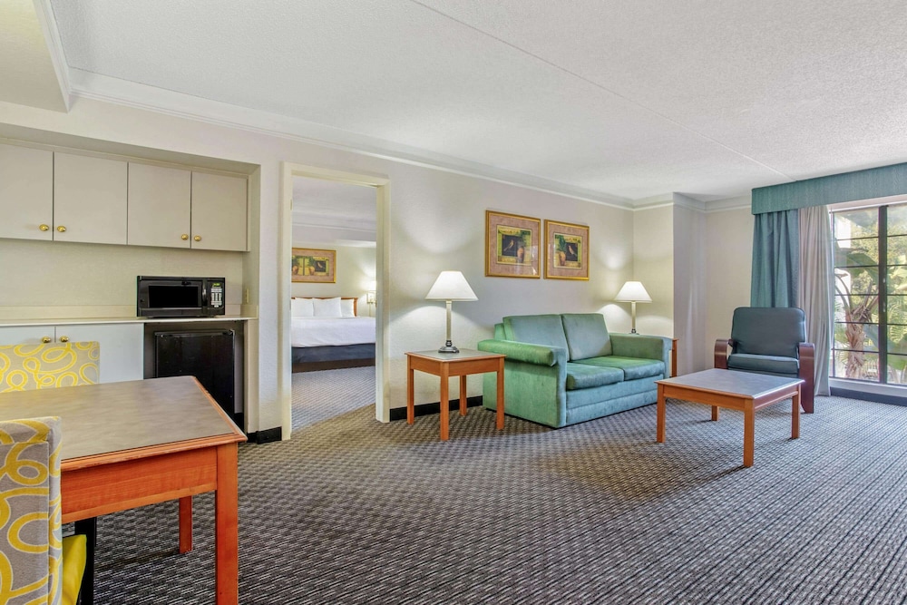 La Quinta Inn by Wyndham Tampa Bay Pinellas Park Clearwater 41/56