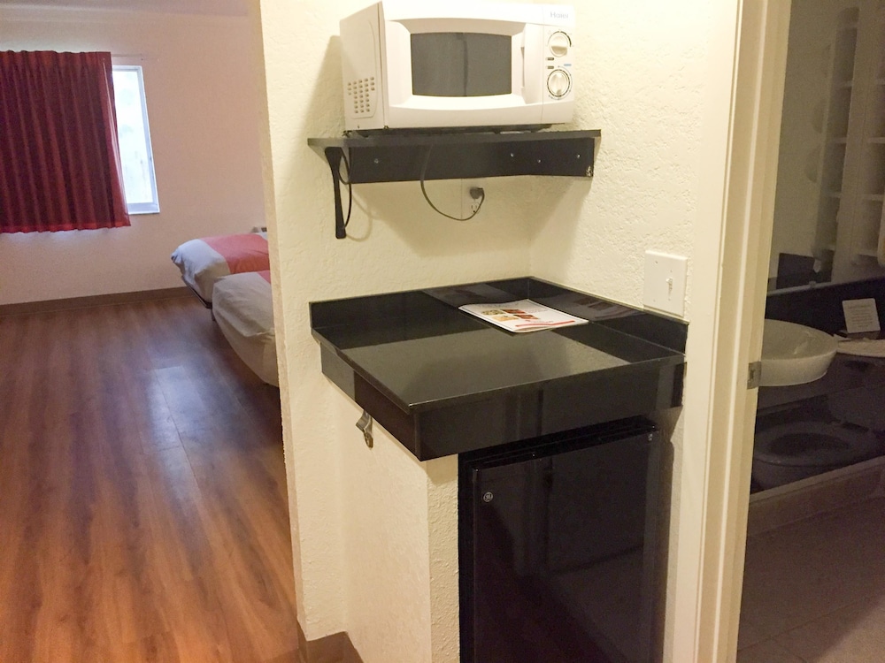 Motel6 Tampa, FL - Fairgrounds 12/51