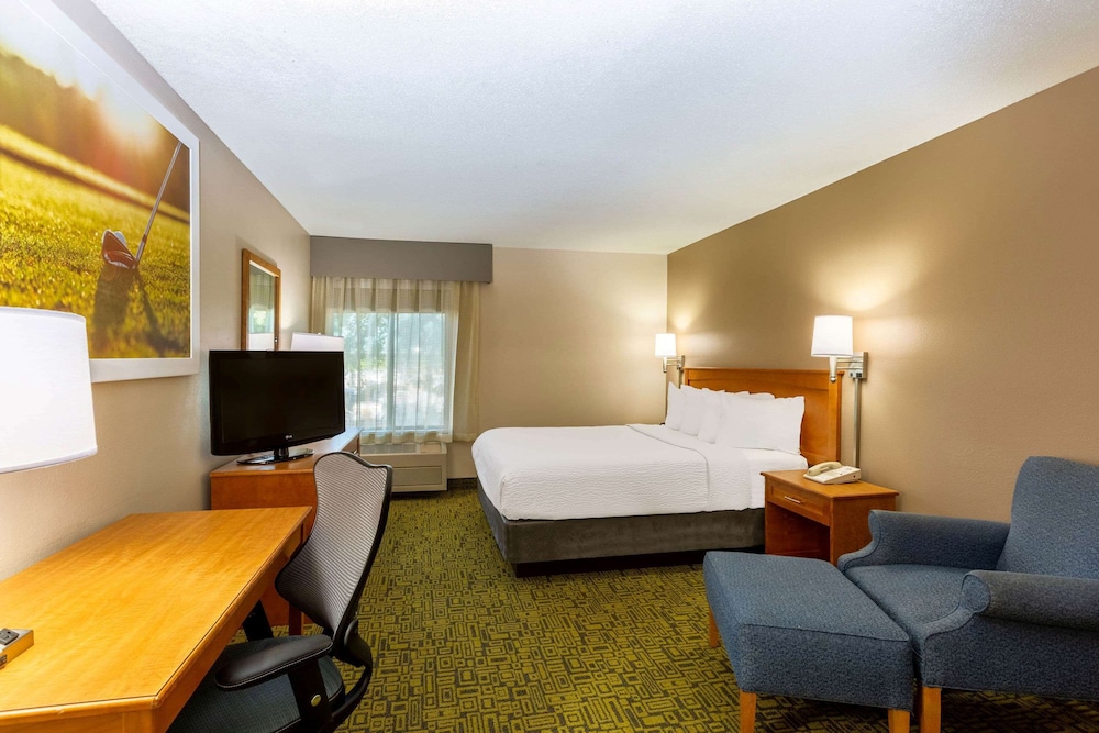 Days Inn & Suites by Wyndham Madison 16/41