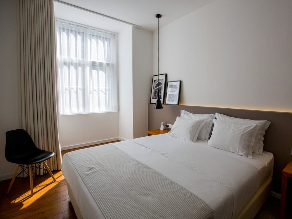 The 8 Downtown Suites 25/67