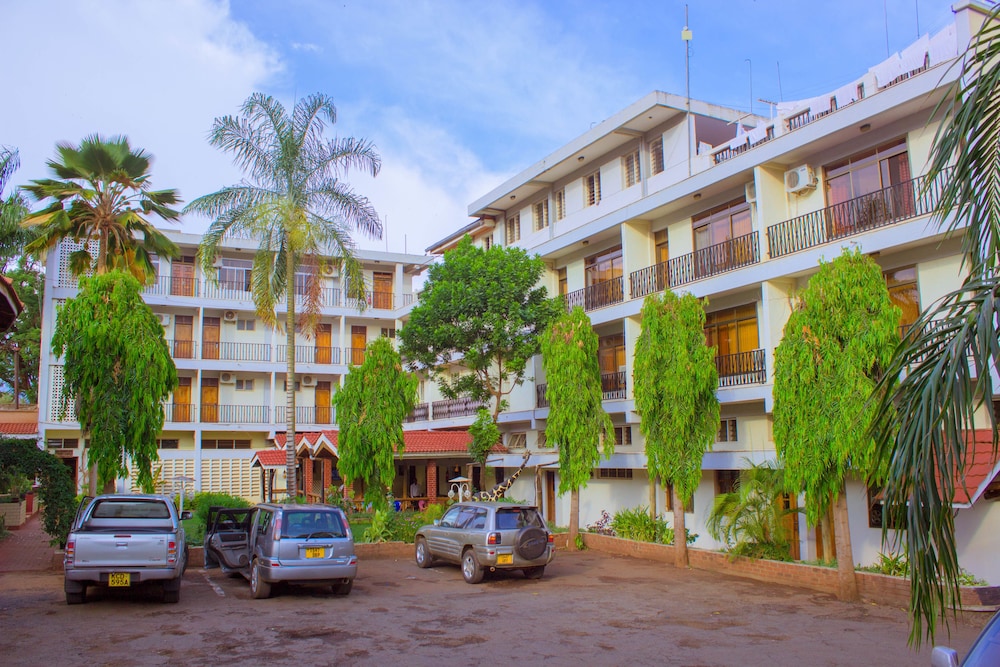 Kilimanjaro Crane Hotel 32/45
