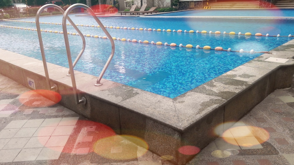 Migz N Tons Place At Cypress Towers 15/38