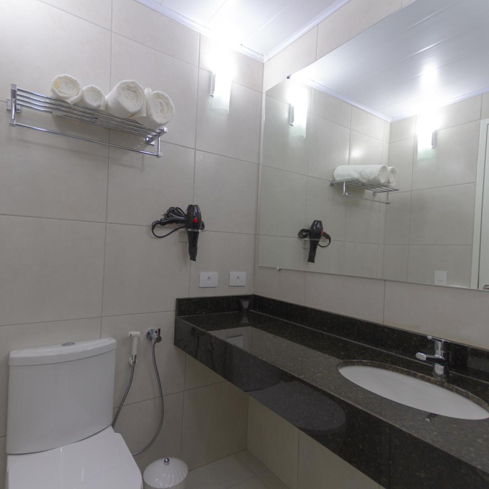 Hotel Confiance Barigui 17/18