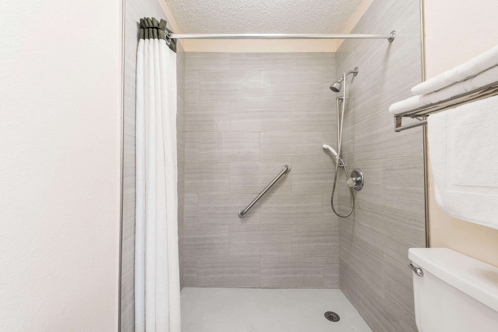 Super 8 by Wyndham Waco/Mall area TX 13/31