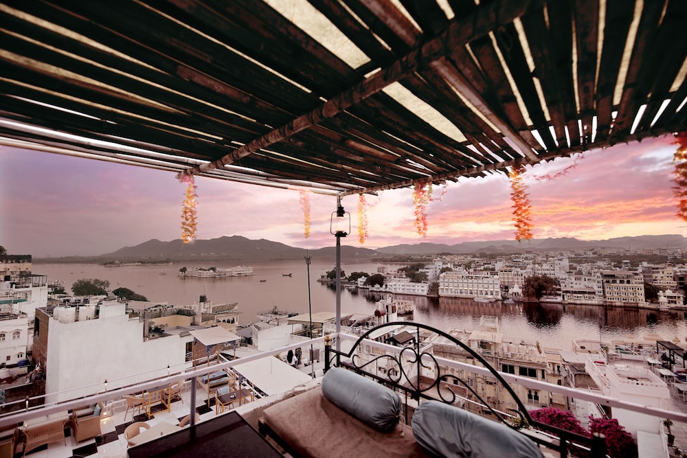The Lake View Hotel – On Lake Pichola 28/50