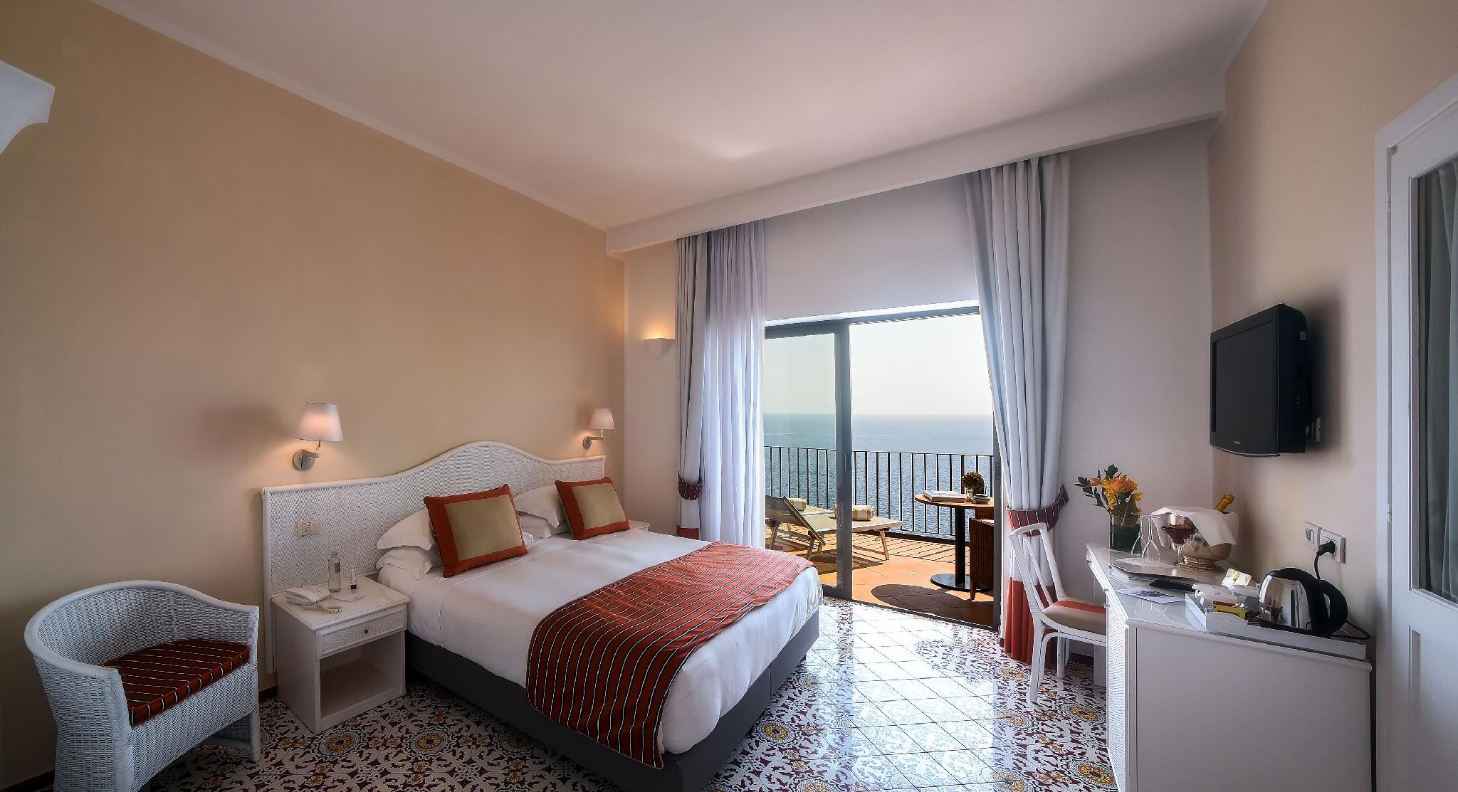 Deluxe, Sea View