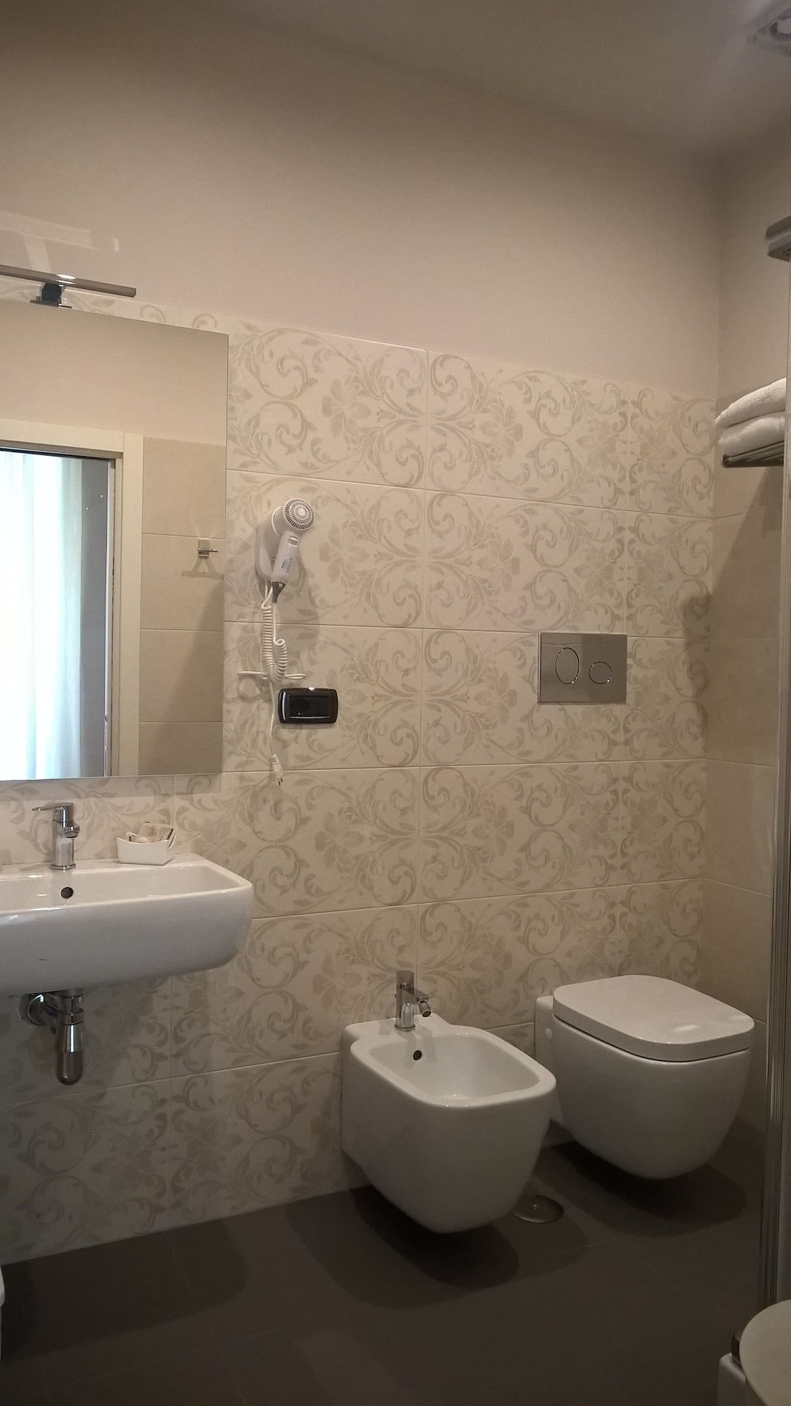 غرفة رباعية بسرير كوين مع أريكة، B&B Casa D'alleri 6/6