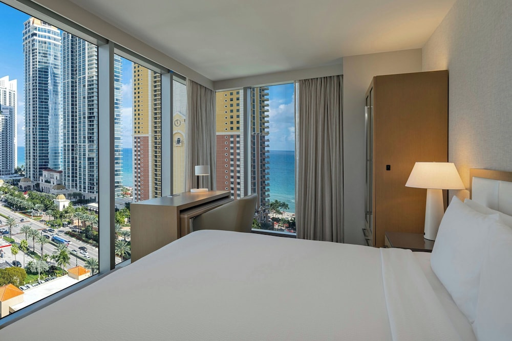 STUDIO, KING BED, OCEAN VIEW, CORNER, ACCESSIBLE