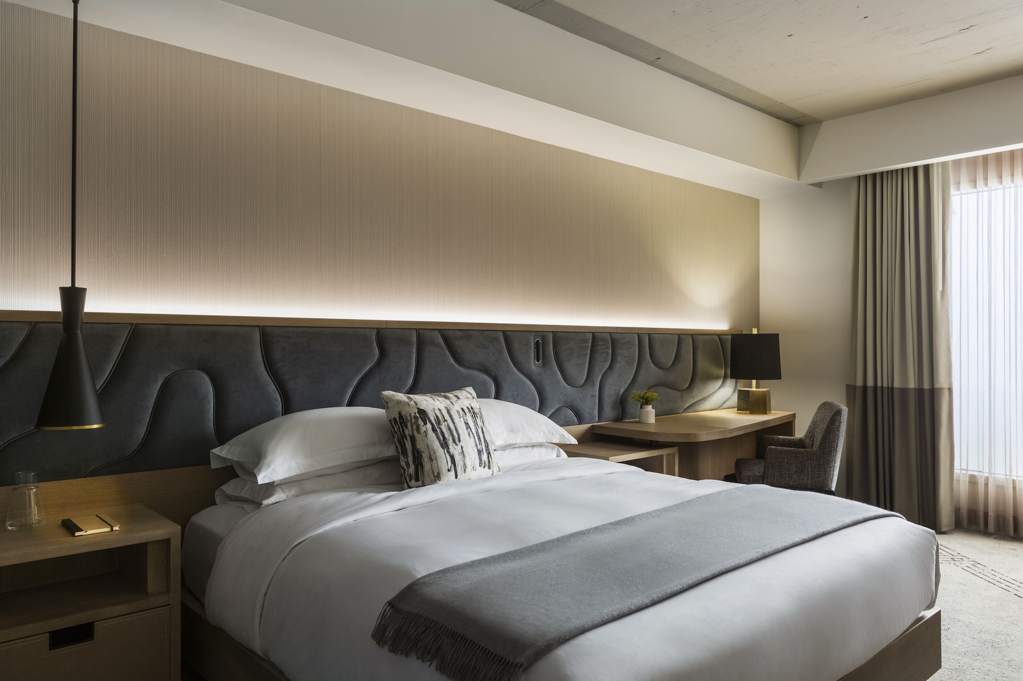 ROOM, KING BED, ACCESSIBLE