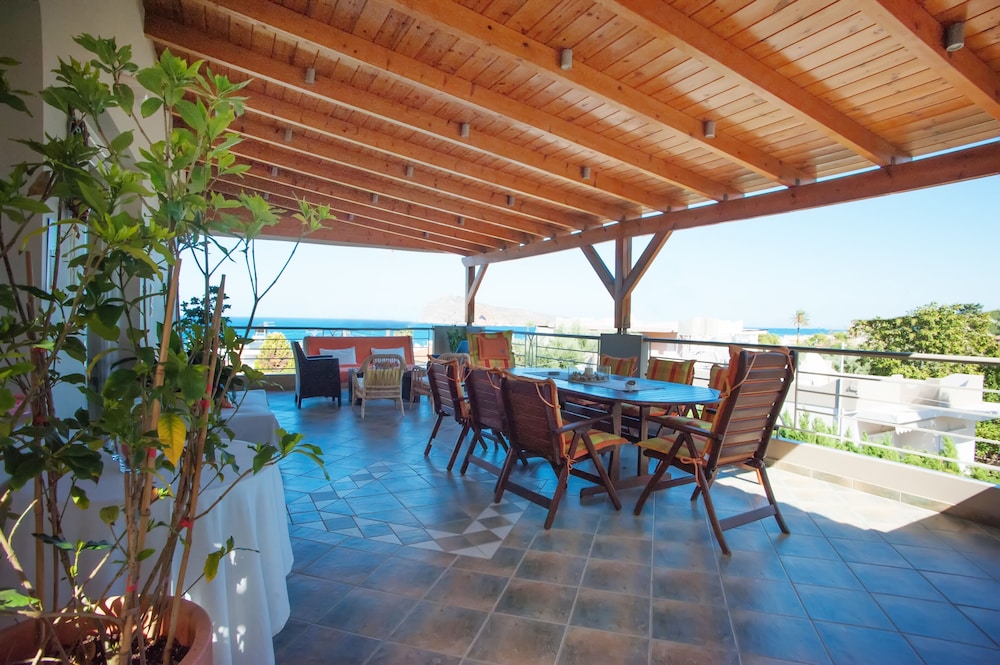 Stamatakis Boutique Studios 18/50