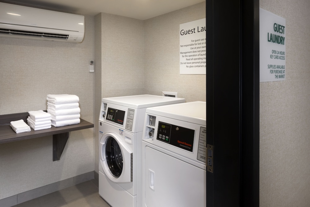 Holiday Inn & Suites Asheville-Biltmore Village Area 27/70