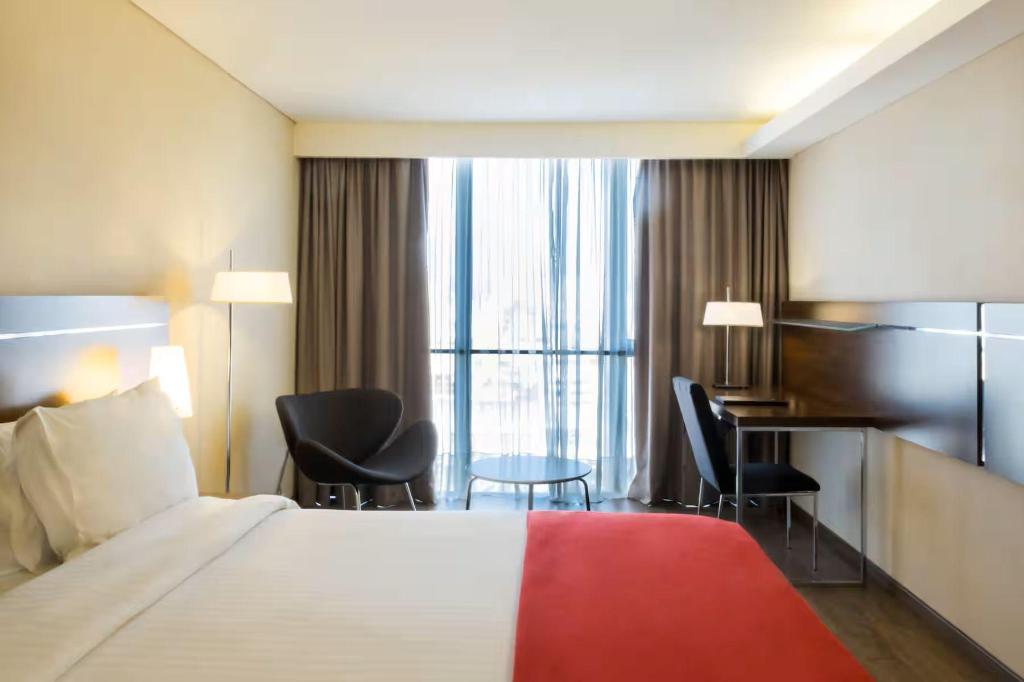 Executive, 1 King and 2 Queen Beds