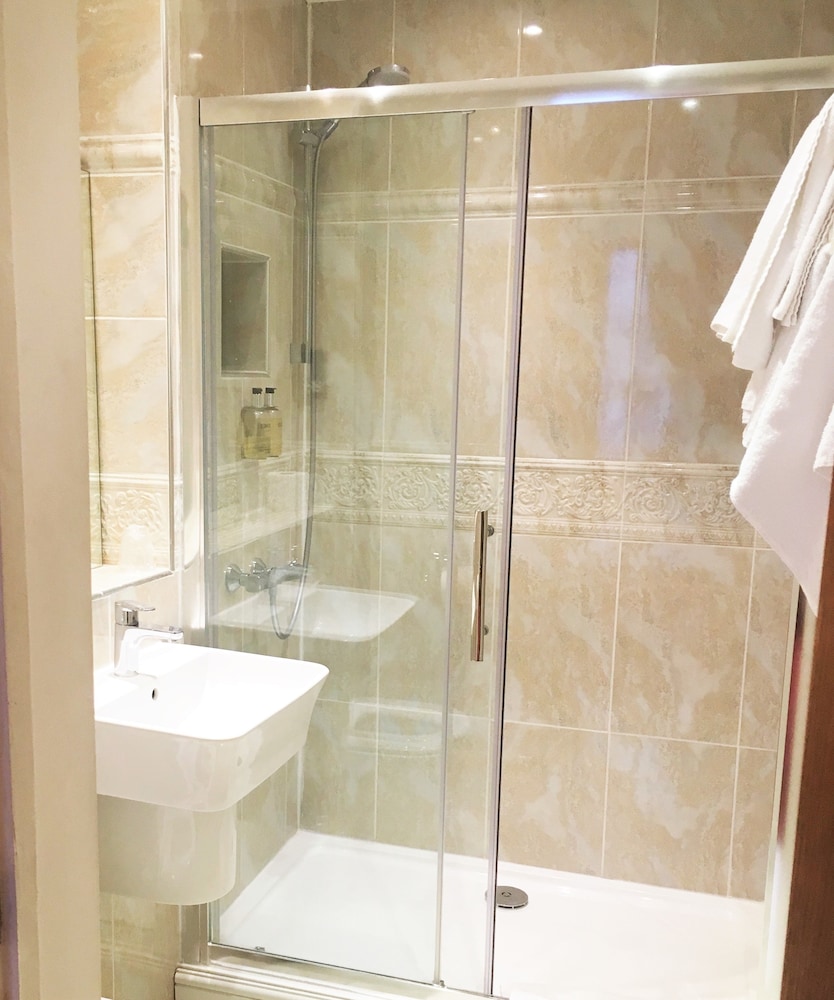 Hyde Park Radnor Hotel 38/40