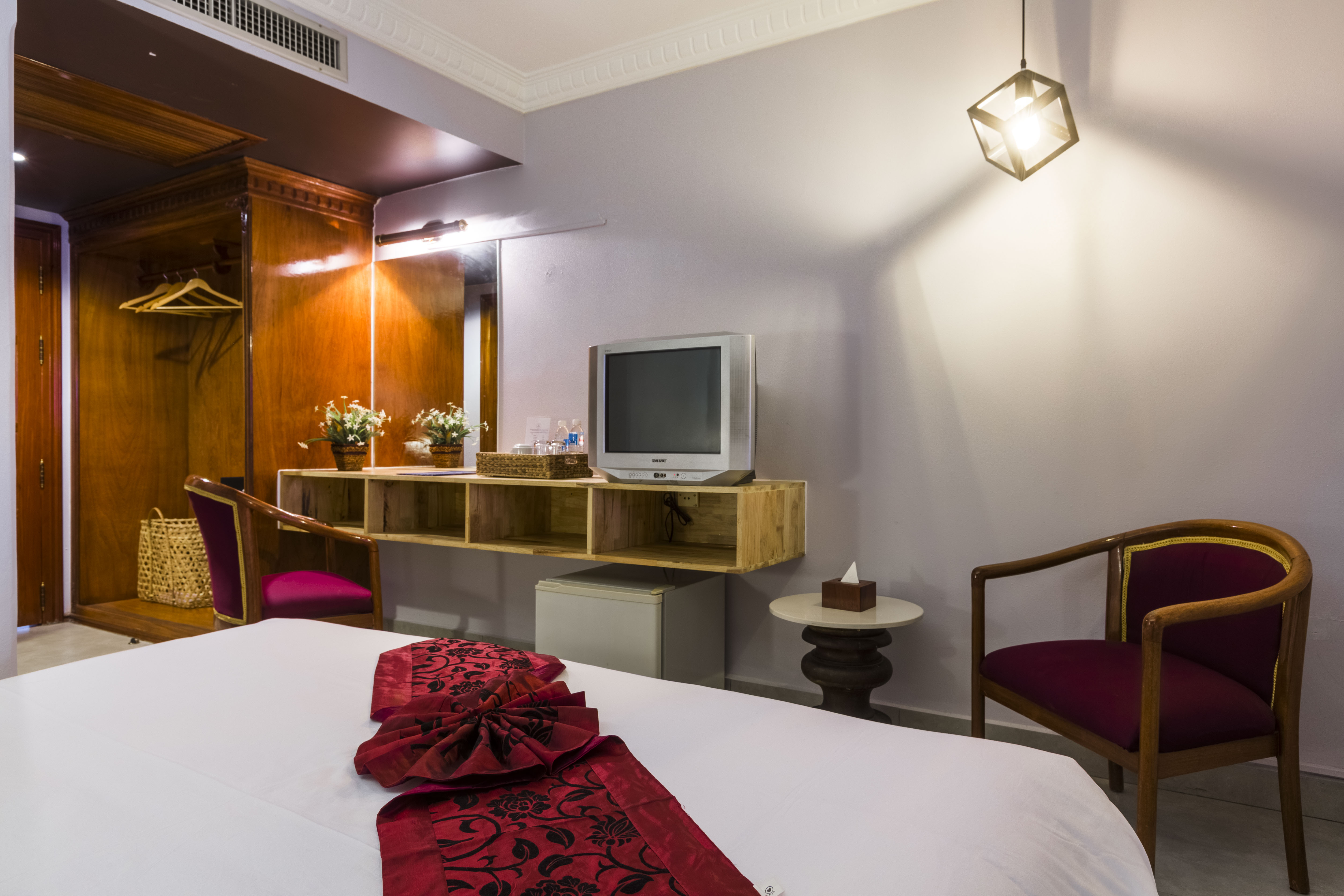 Standard, Double Bed, No Window، Pacific Hotel 4/10