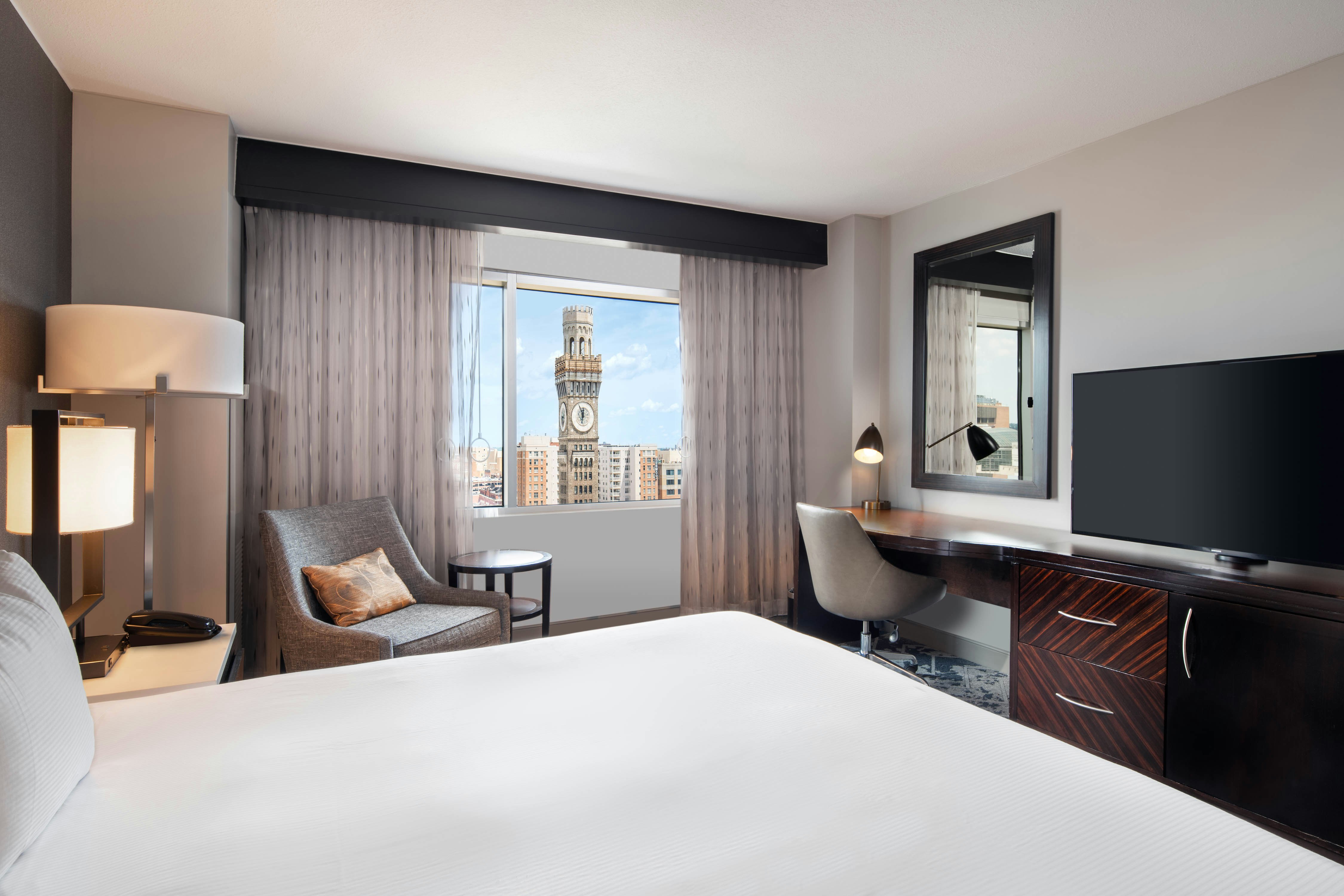 GUEST ROOM, KING BED