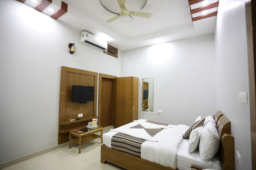 HOTEL KRISHNA JI 23/67