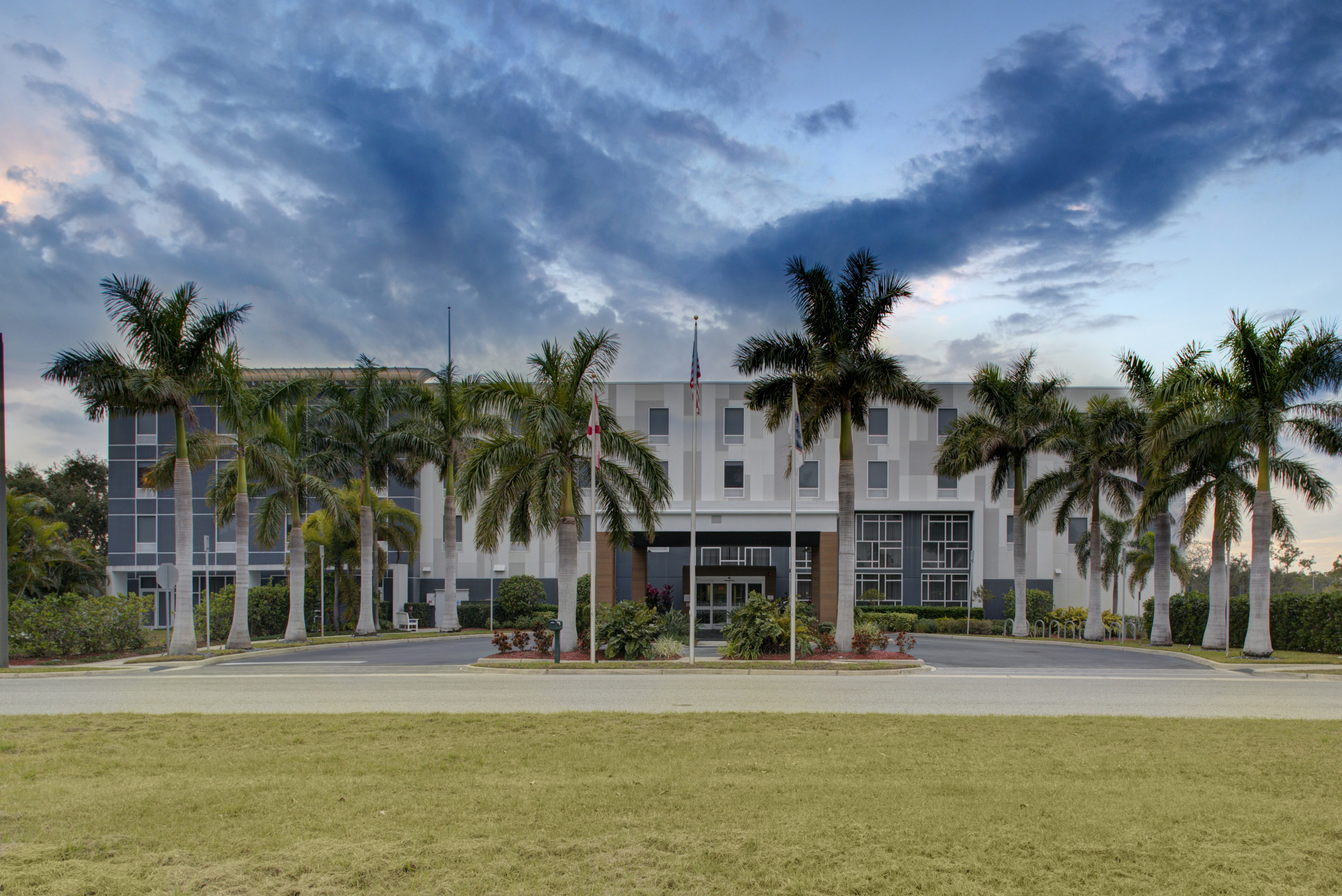 Hampton Inn and Suites Sarasota/Bradenton-Airport 66/68