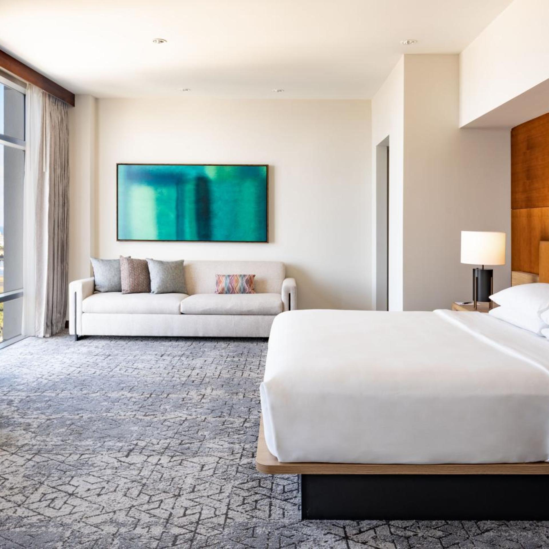 Suite, King Bed, Bay View, Sofa