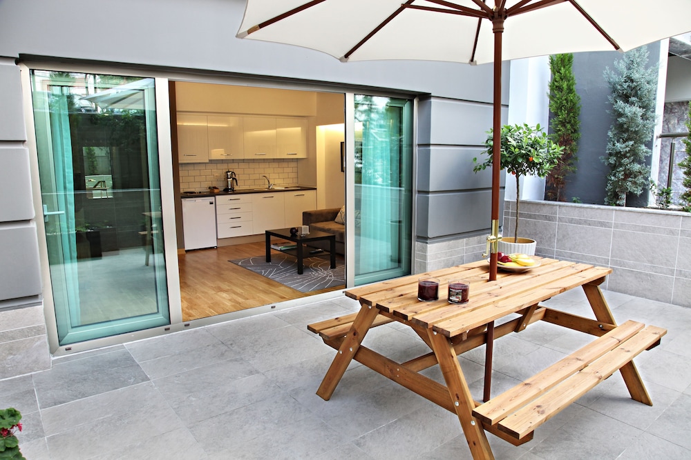 CHAKRA SUITES 17/21