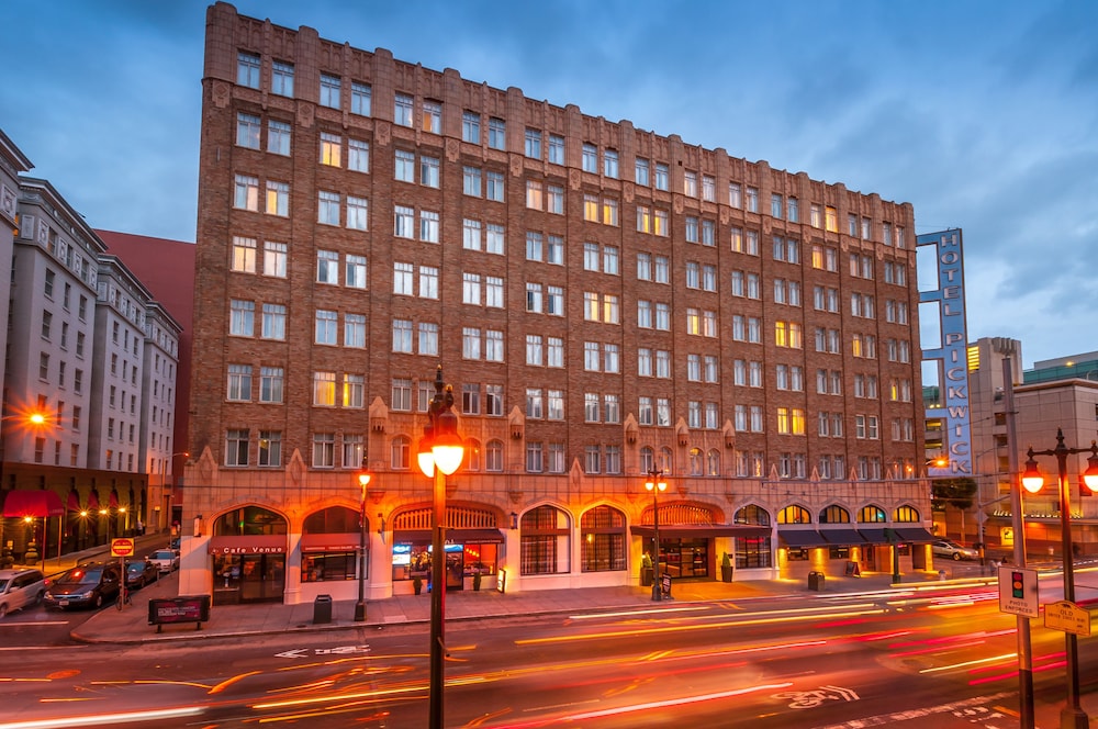 The Pickwick Hotel 11/62
