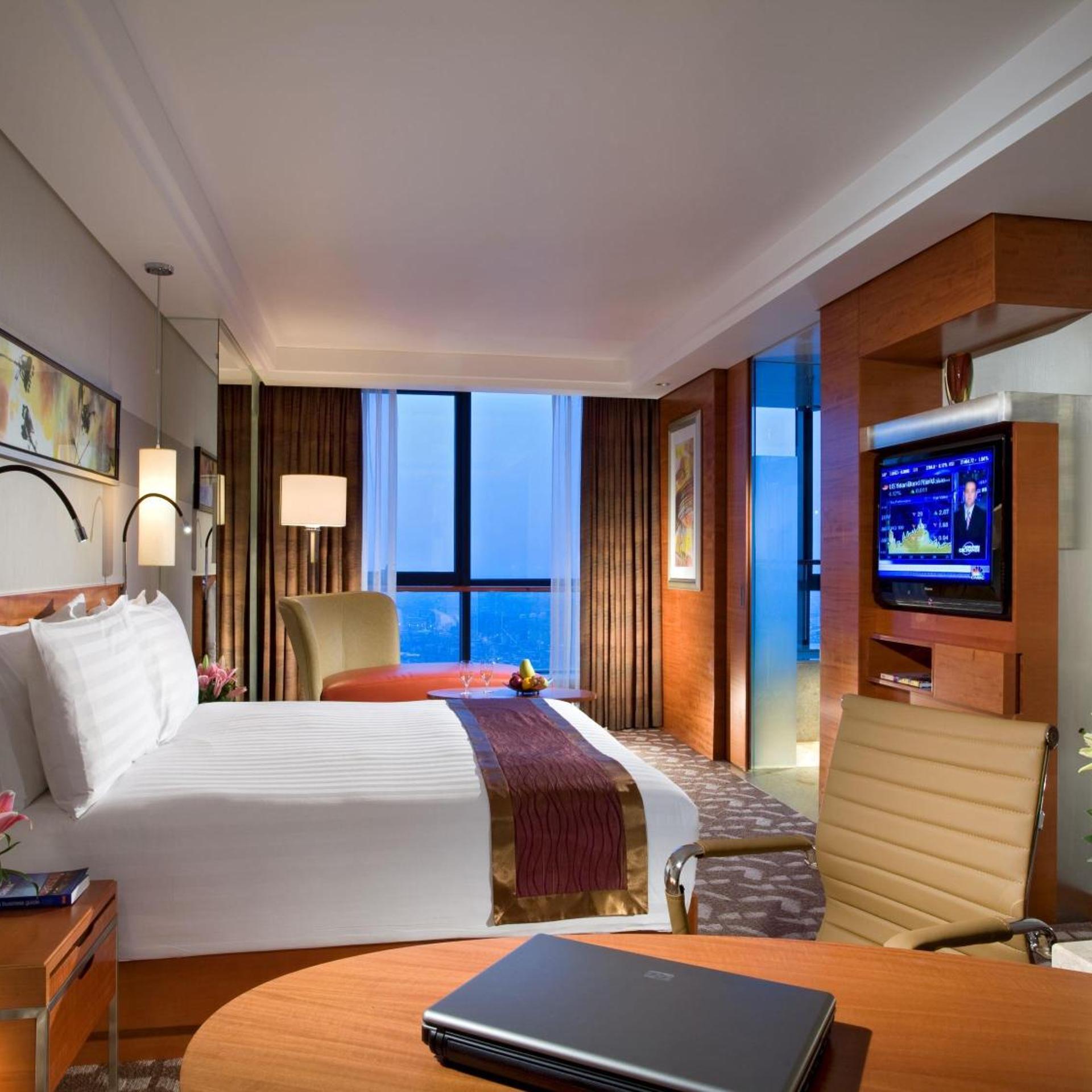 SWISS ADVANTAGE, KING BED