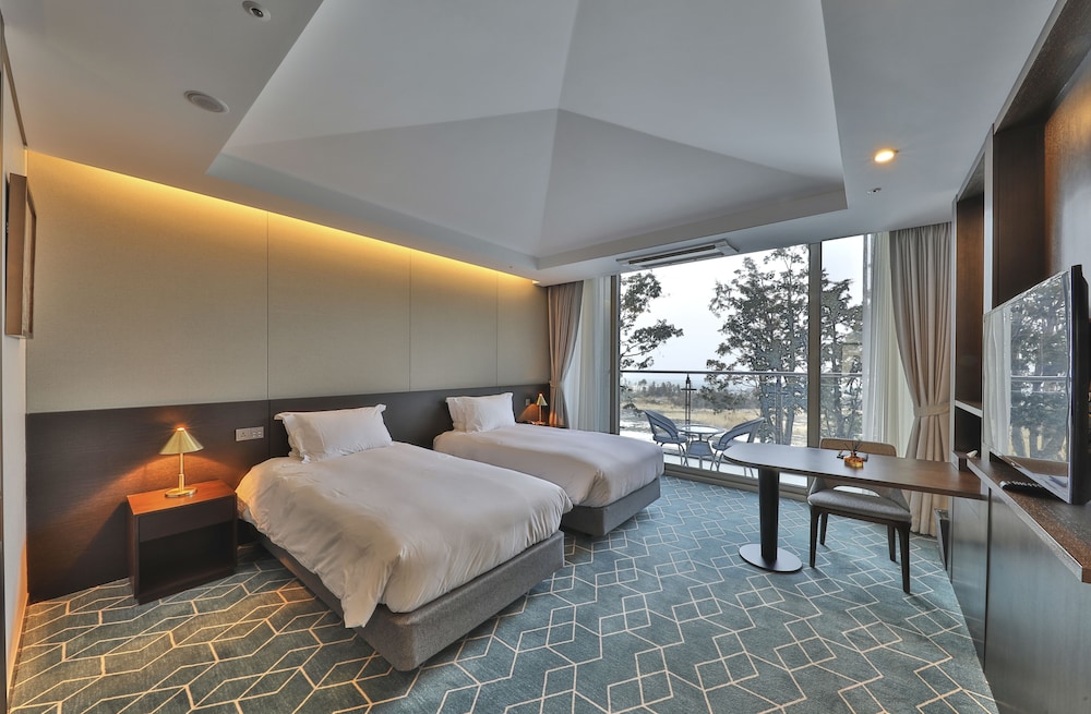 Camphortree Hotel And Resort 27/60