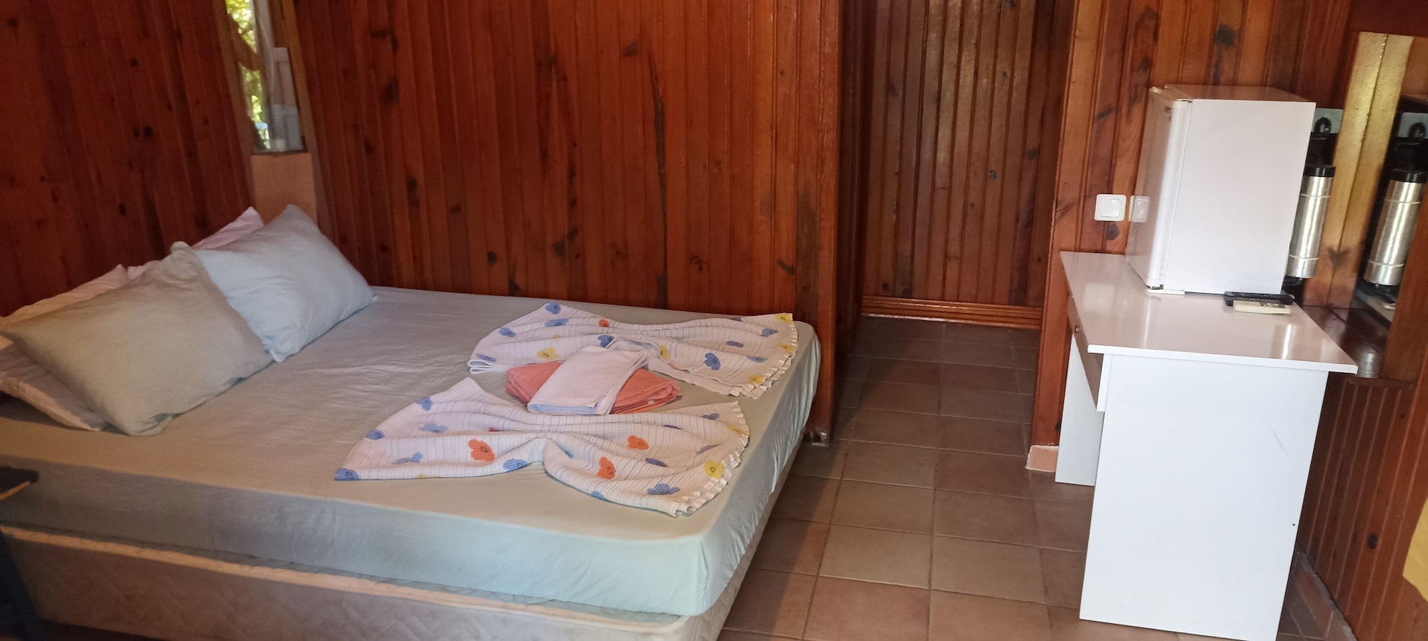 BUNGALOW, DOUBLE BED