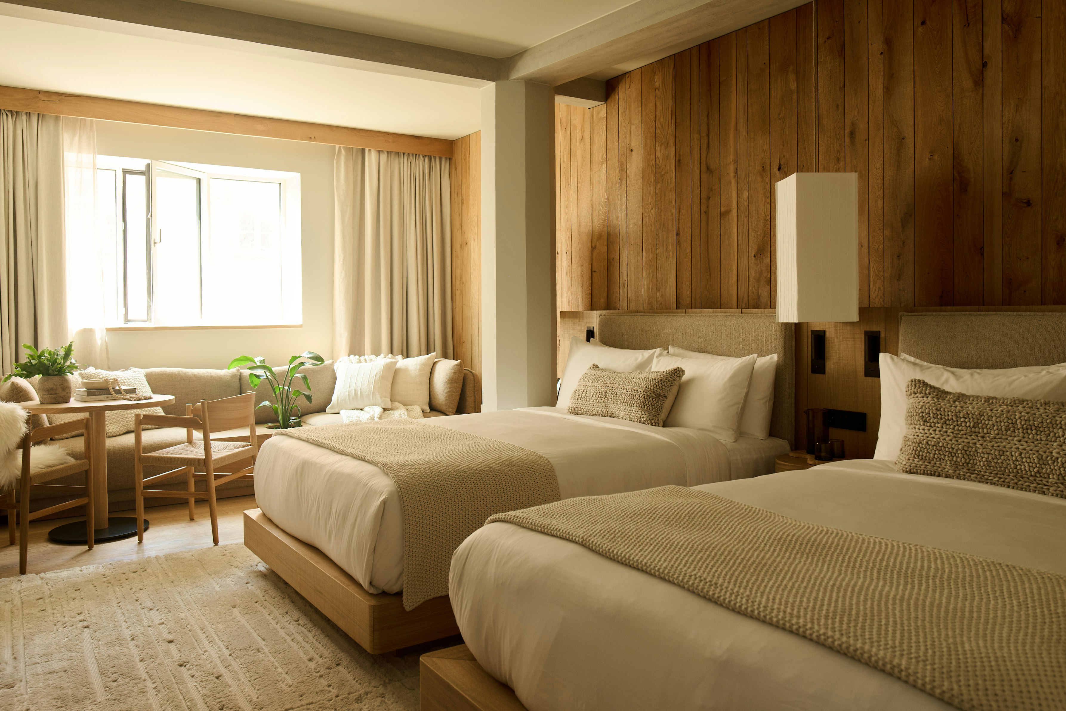CITY, 2 QUEEN BEDS