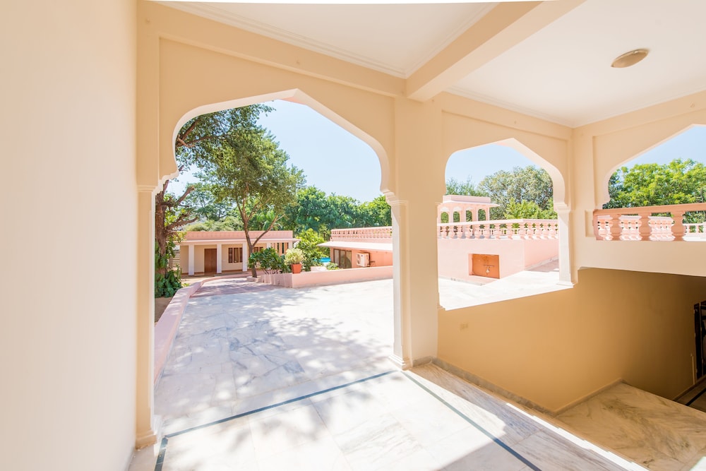 Hotel Dev Vilas 38/72